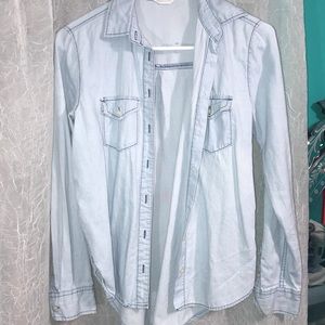 A light blue line sleeve button up shirt